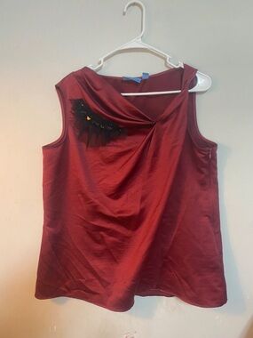 Simply Vera Vera Wang Burgundy Sleeveless Draped Tank with Black Lace Accent
